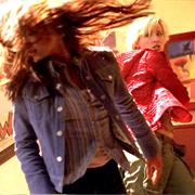 Chloe Sullivan vs. Lana Lang [Smallville - S3E11 - "Delete"]