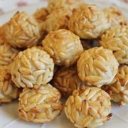Panellets Con Piñones