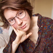 Lexie Bean (Queer,Non-Binary Trans Masculine, They/He)