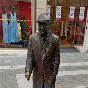 Umberto Saba Statue Trieste