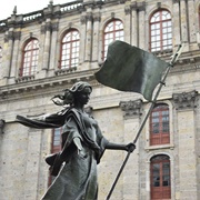 Statue of Beatriz Hernandez