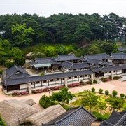 Seongyojang House