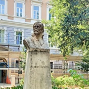 Statua Di Attilio Hortis