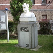 Antoine Depage Statue