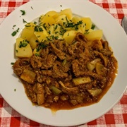 Hungarian Tripe Stew (Pacal Pörkölt)