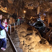 Poole's Cavern