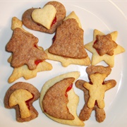 Vegan Two-Coloured Cookies Filled With Strawberry Jam