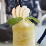 Apple and Kiwi Smoothie With Melon and Broccoli