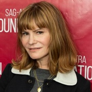 Jennifer Jason Leigh