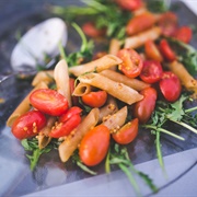 Pasta With Tomatoes and Arugula