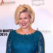 Kristina Mitchell (Queer, She/Her)