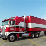 Kenworth K100 Aerodyne - BJ & the Bear