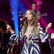 Circles Around This Town - Maren Morris