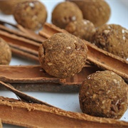 Vegan Cinnamon Energy Balls