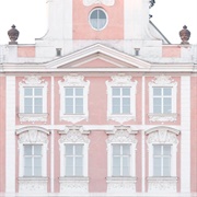 Pink Facade, Prague