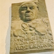 Alojz Gradnik Statue