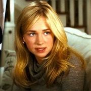 Marnie Cooper (Britt Robinson)