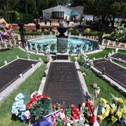 Elvis Presley Grave, Graceland