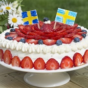 Strawberry Cream Cake