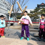 Play Traditional Korean Games