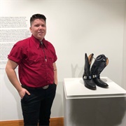 Lacie Burning (Queer, Enby, He/They)