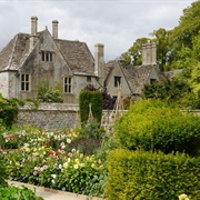 Avebury Manor
