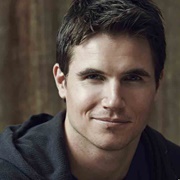 Robbie Amell Actor