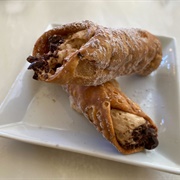 Tiramisu Cannoli