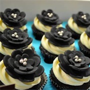 Black Flower Cupcake