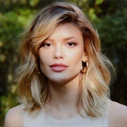 Vitoria Strada (Lesbian, She/Her)