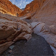 Mosaic Canyon Trail