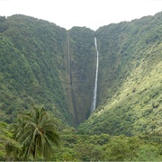 Hiilawe Waterfall