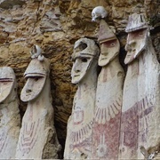 Sarcófagos De Karajía, Peru