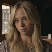 Anna Lore (Queer, She/Her)