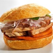 Pan Con Chicharron