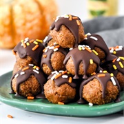 No-Bake Pumpkin Pie Date Balls