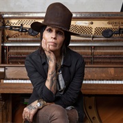 Linda Perry (Lesbian, She/Her)