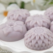 Mon Taro and Coconut Agar Mooncakes
