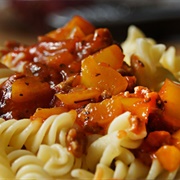 Pasta With Tomato and Bell Pepper Sauce