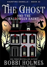The Ghost and the Halloween Haunt (Bobbi Holmes)