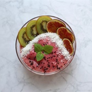 Berry Smoothie Bowl With Kiwi, Figs and Coconut