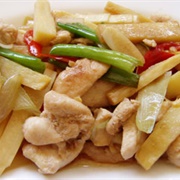 Chicken With Bamboo Shoots and Water Chestnuts