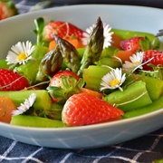 Asparagus Carrot and Strawberry Salad With Daisies