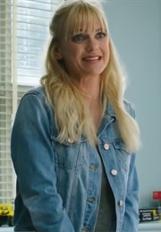 Kate in 'Overboard' (2018)