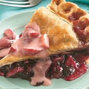 Apple Blueberry Pie With Strawberry Sauce