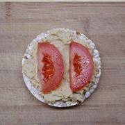 Rice Cakes With Hummus and Tomato