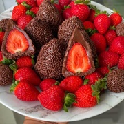 Brigadeiro Com Morango