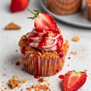 Strawberry Crunch Cupcakes With Cheesecake Filling