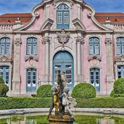 Queue National Palace