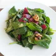 Spinach Salad With Beetroot and Walnuts
